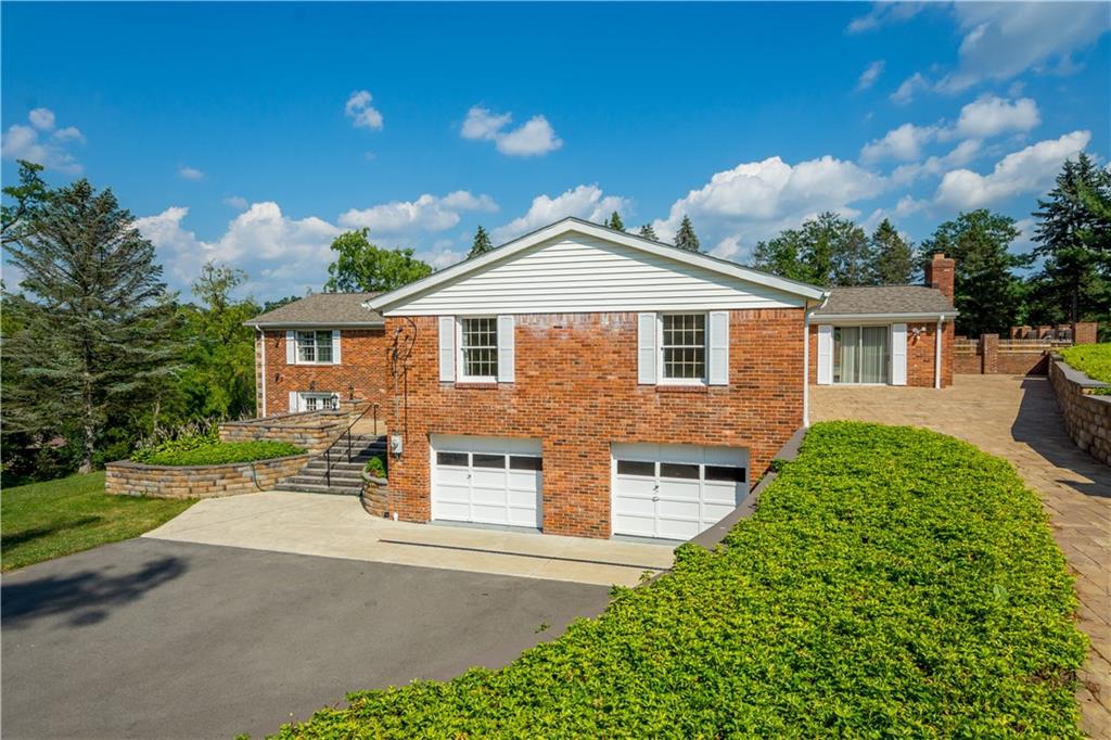 2387 Morrow Road Pittsburgh, PA 15241 - Photo 3 of 25 Gallery Image 3