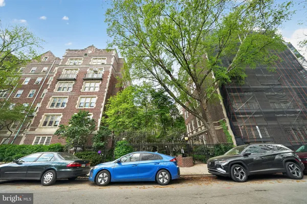 a car parked in front of a building