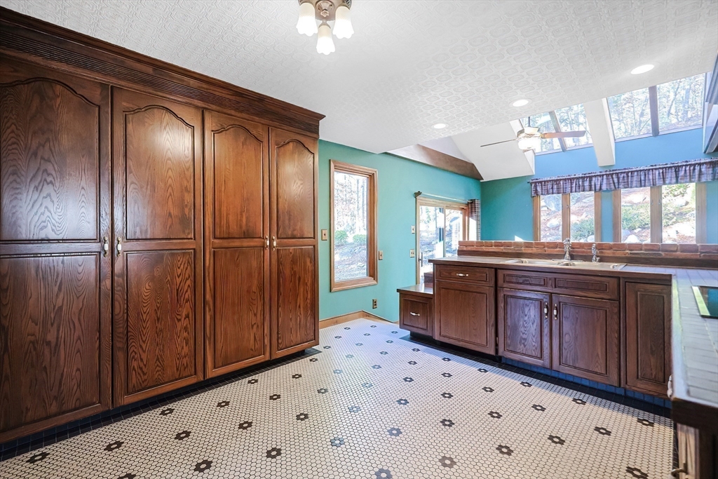 19 Eastmount Road Medfield, MA 02052 - Photo 13 of 39 Gallery Image 13