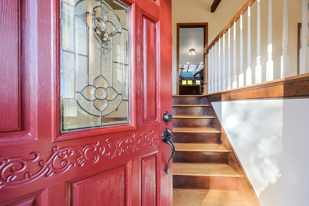 19 Eastmount Road Medfield, MA 02052 - Photo 5 of 39 Gallery Image 5