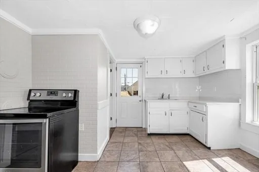 $2,100 | 8 Cedar Court, Unit 2, Lowell, MA 01852