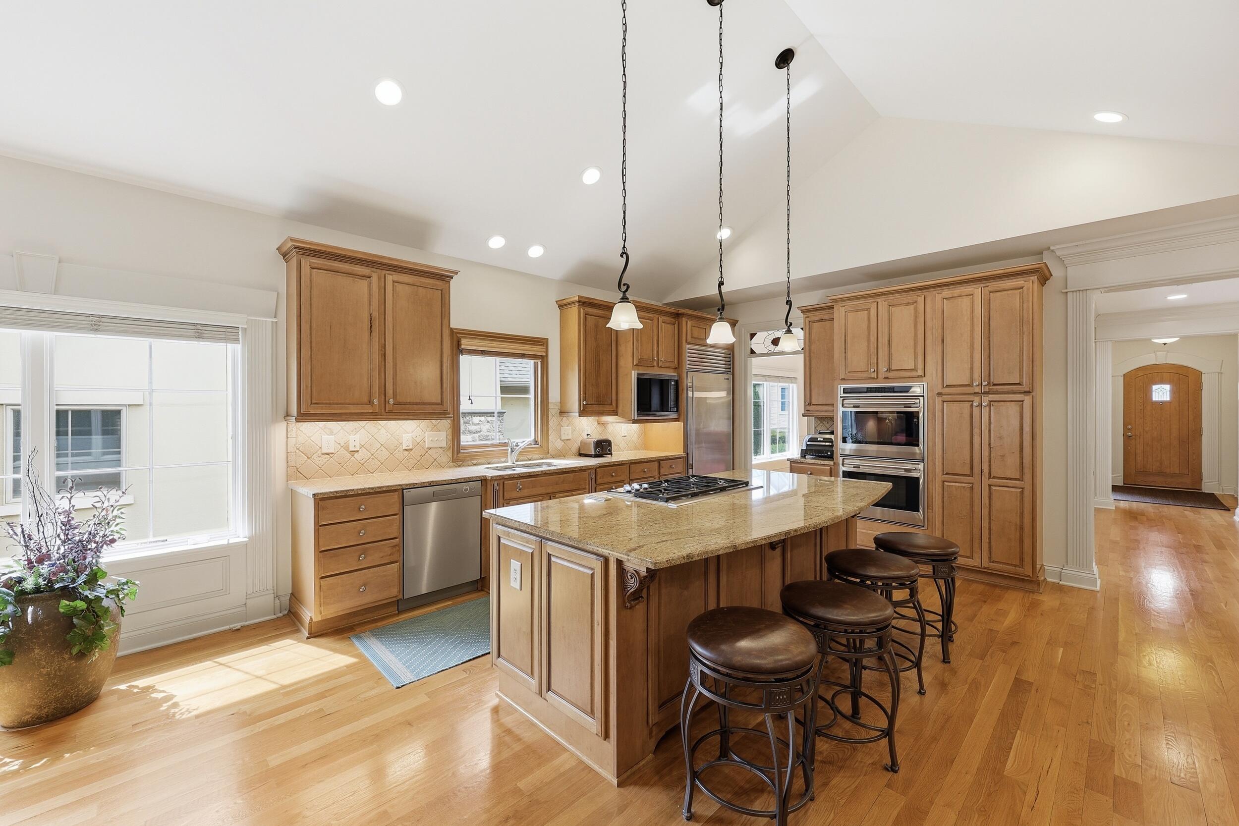 3233 Armscote Road Dublin, OH 43017 - Photo 16 of 46 Kitchen