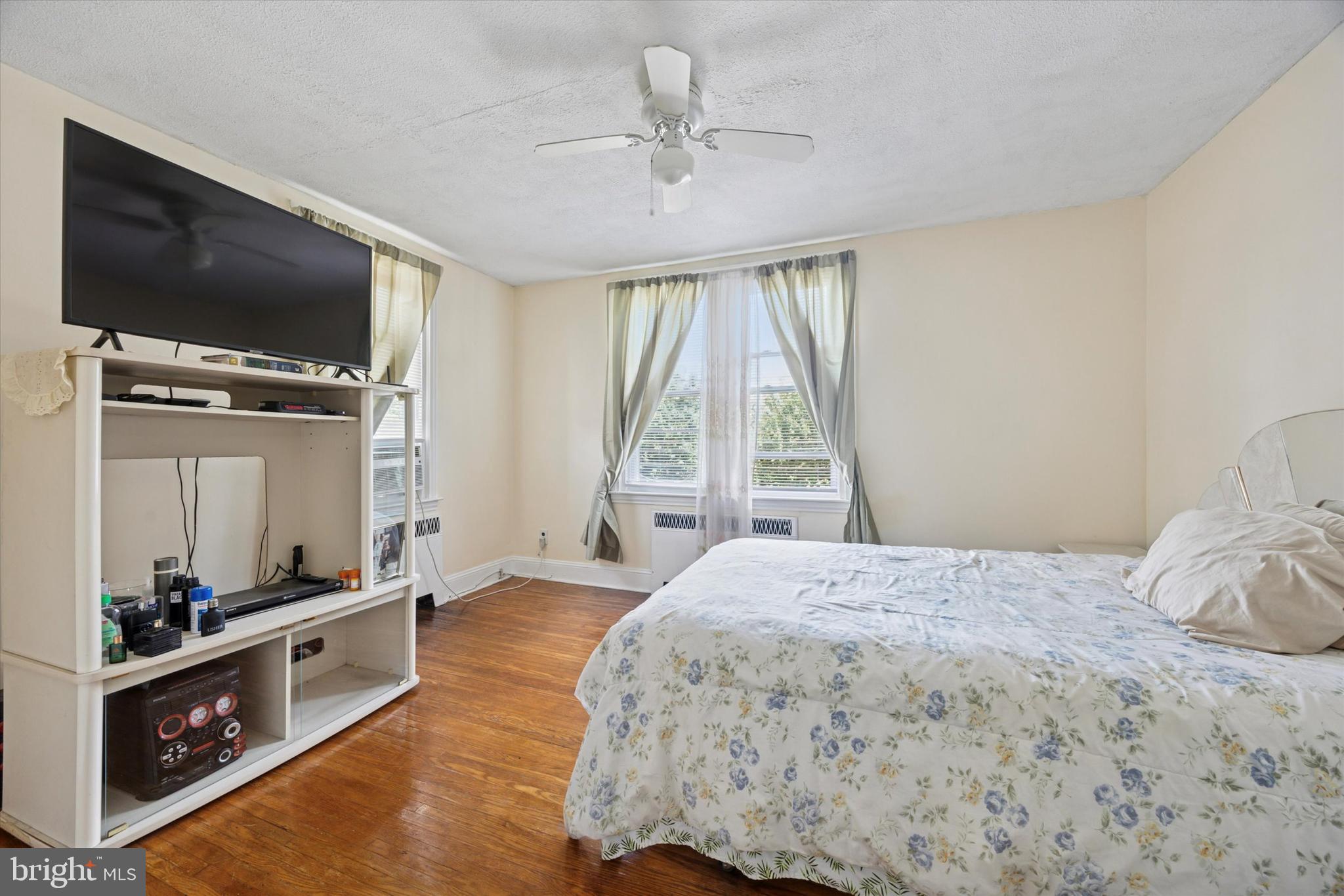 214 North Lynn Boulevard Upper Darby, PA 19082 - Photo 15 of 28 Primary Bedroom