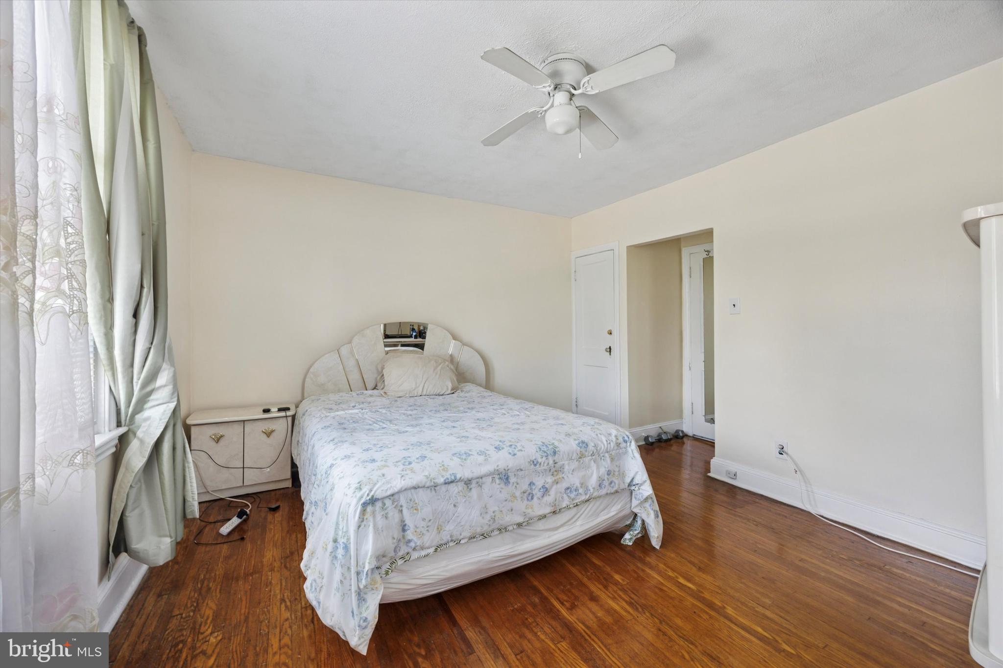 214 North Lynn Boulevard Upper Darby, PA 19082 - Photo 16 of 28 Primary Bedroom