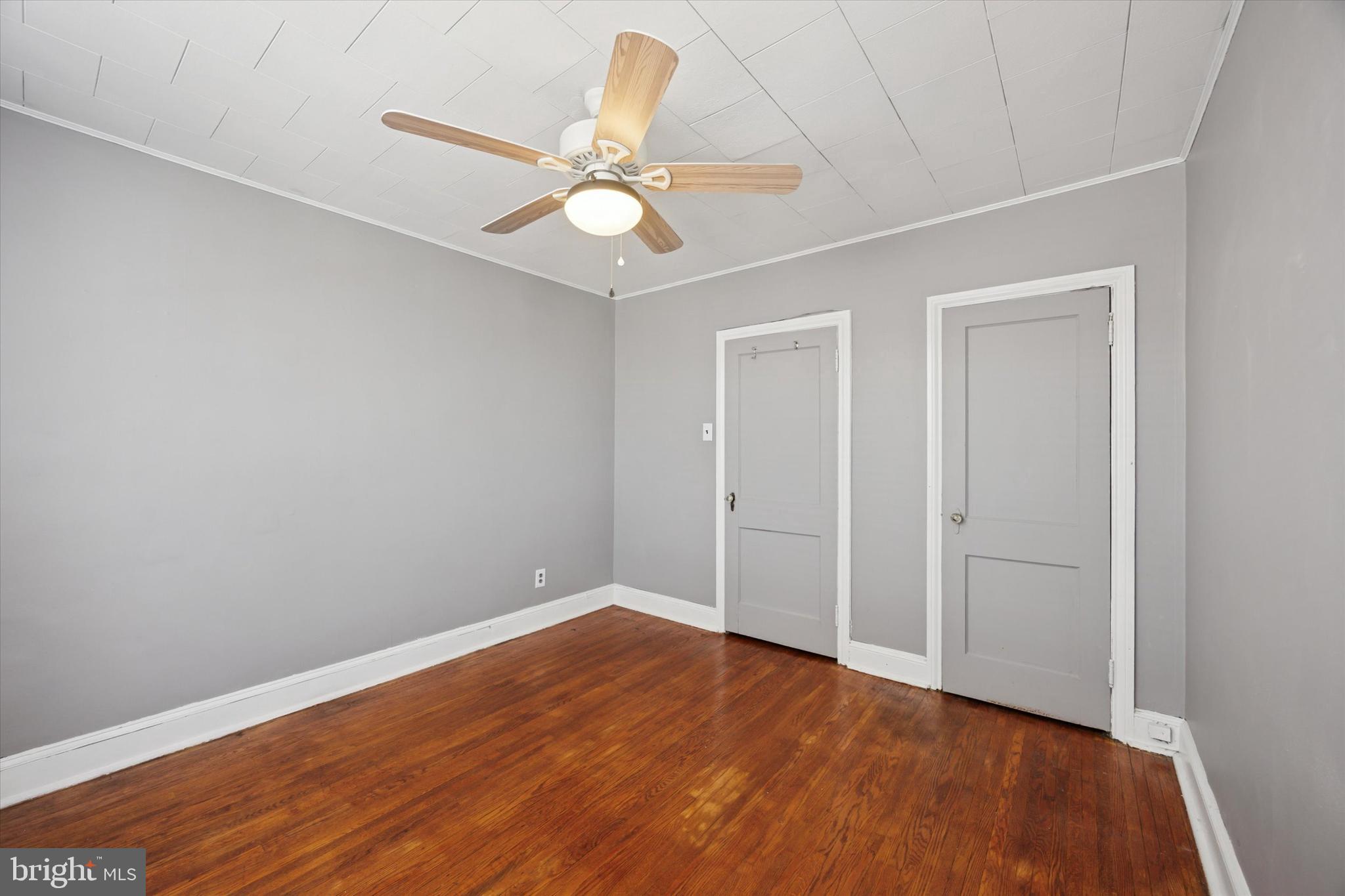 214 North Lynn Boulevard Upper Darby, PA 19082 - Photo 21 of 28 Middle Bedroom