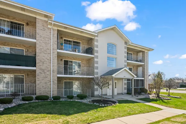 $239,900 | 9130 West 95th Street, Unit 3B, Hickory Hills, IL 60457