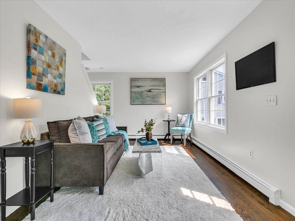 19 Track Road Reading, MA 01867 - Photo 4 of 35