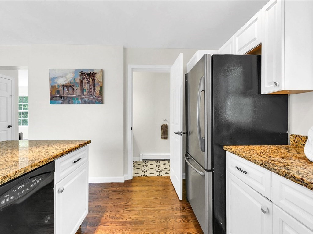 19 Track Road Reading, MA 01867 - Photo 10 of 35