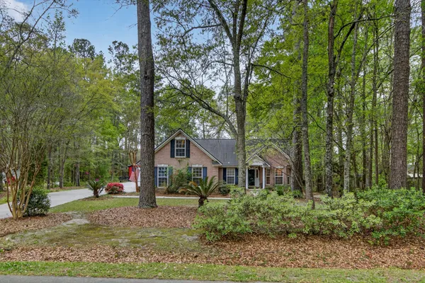 $555,000 | 139 Charpia Avenue, Summerville, SC 29483