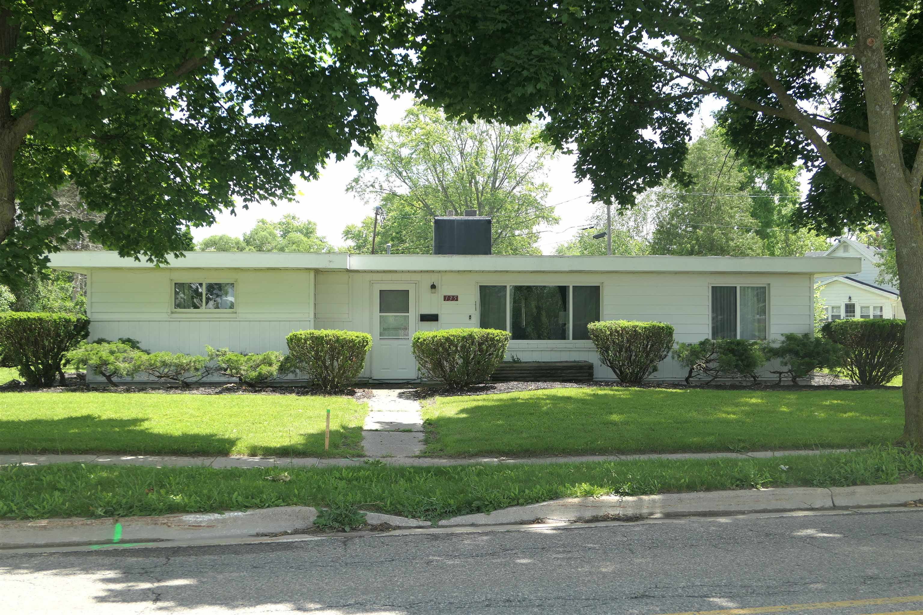 135 Riverside Drive Alma, MI 48801 - Photo 1 of 25