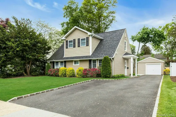 $998,000 | 20 Robert Road, Glen Cove, NY 11542