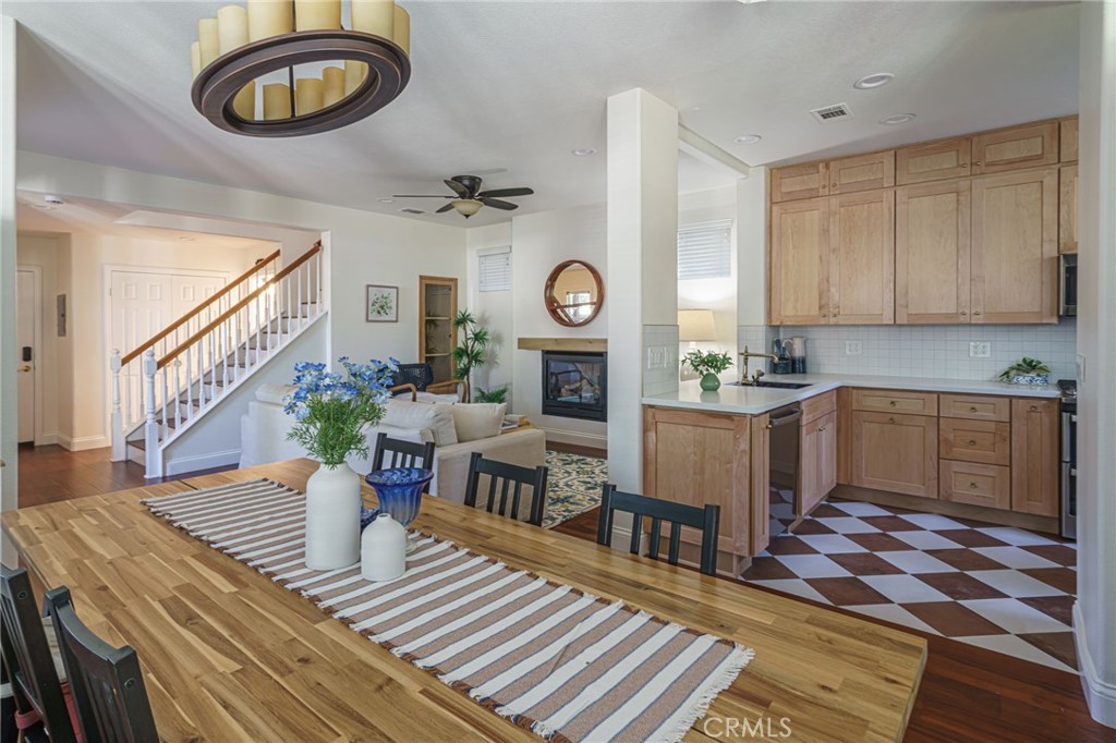 17 Oatfield Farm Ladera Ranch, CA 92694 - Photo 17 of 57 Corner perspective of dining area.