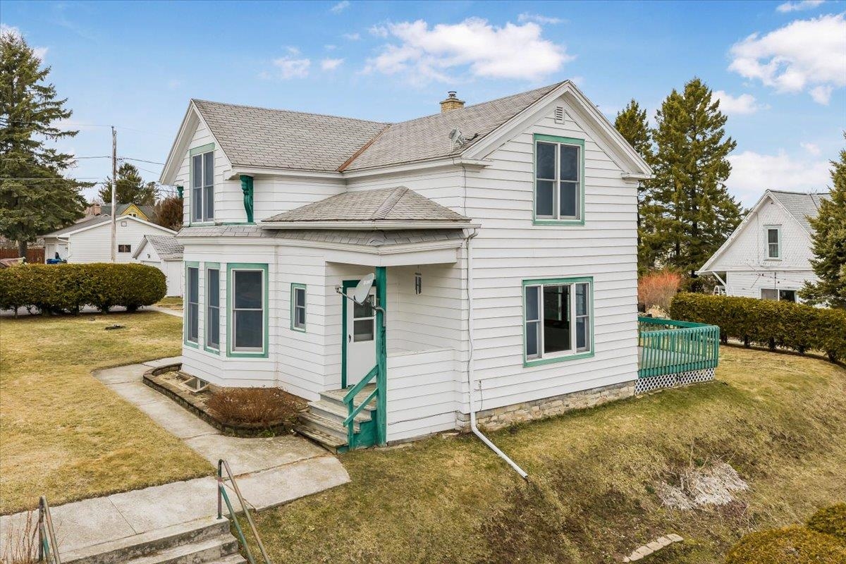 711 Milwaukee Street Kewaunee, WI 54216 - Photo 2 of 40