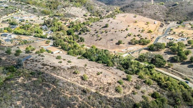 $1,100,000 | 28720 North Twin Oaks Valley Road, Vista, CA 92084