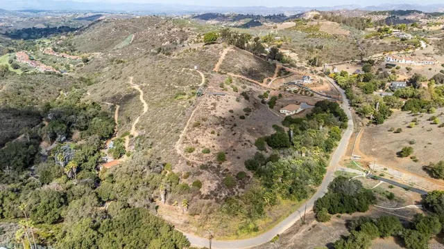 $1,100,000 | 28720 North Twin Oaks Valley Road, Vista, CA 92084