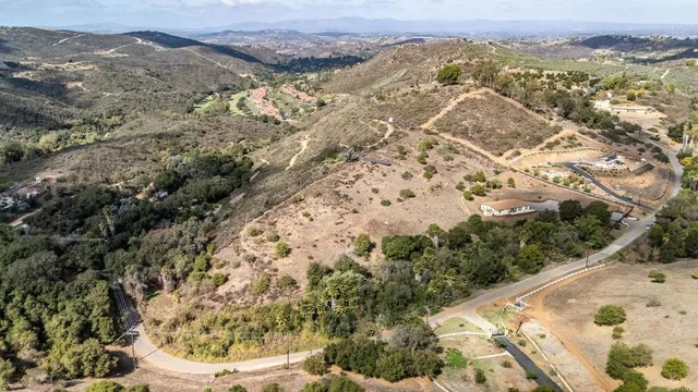 $1,100,000 | 28720 North Twin Oaks Valley Road, Vista, CA 92084