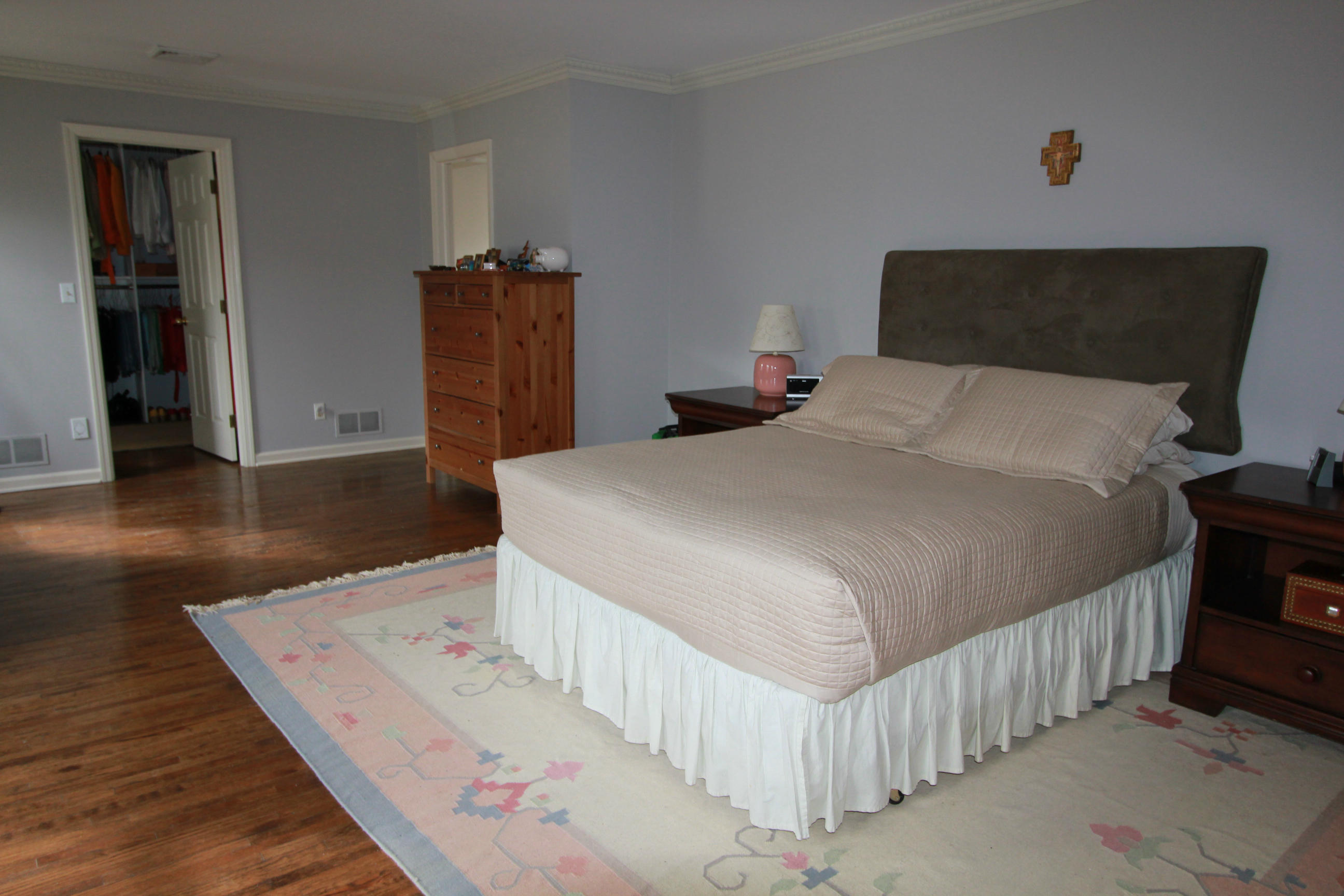 595 Smith Ridge Road New Canaan, CT 06840 - Photo 14 of 25 a bedroom with a bed and wooden floor