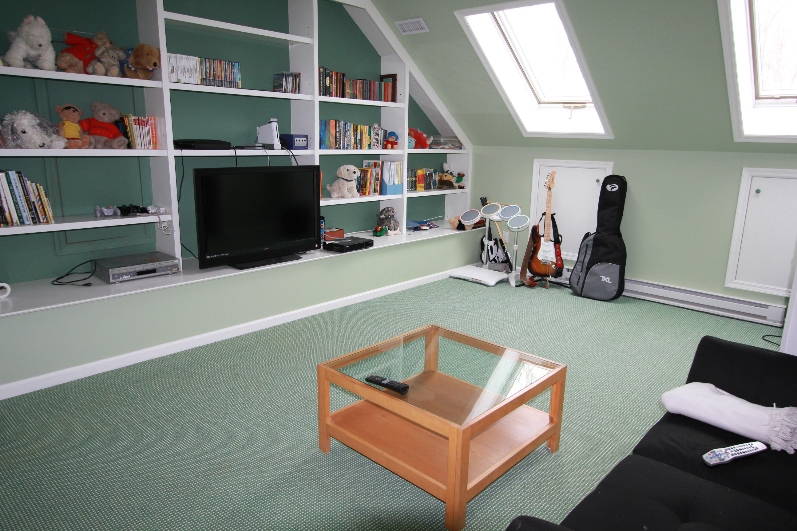 595 Smith Ridge Road New Canaan, CT 06840 - Photo 19 of 25 a room with furniture and a book shelf