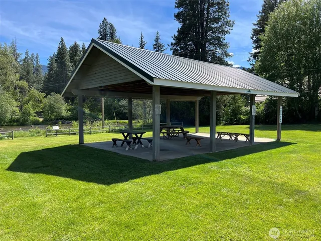 a view of outdoor space yard and porch