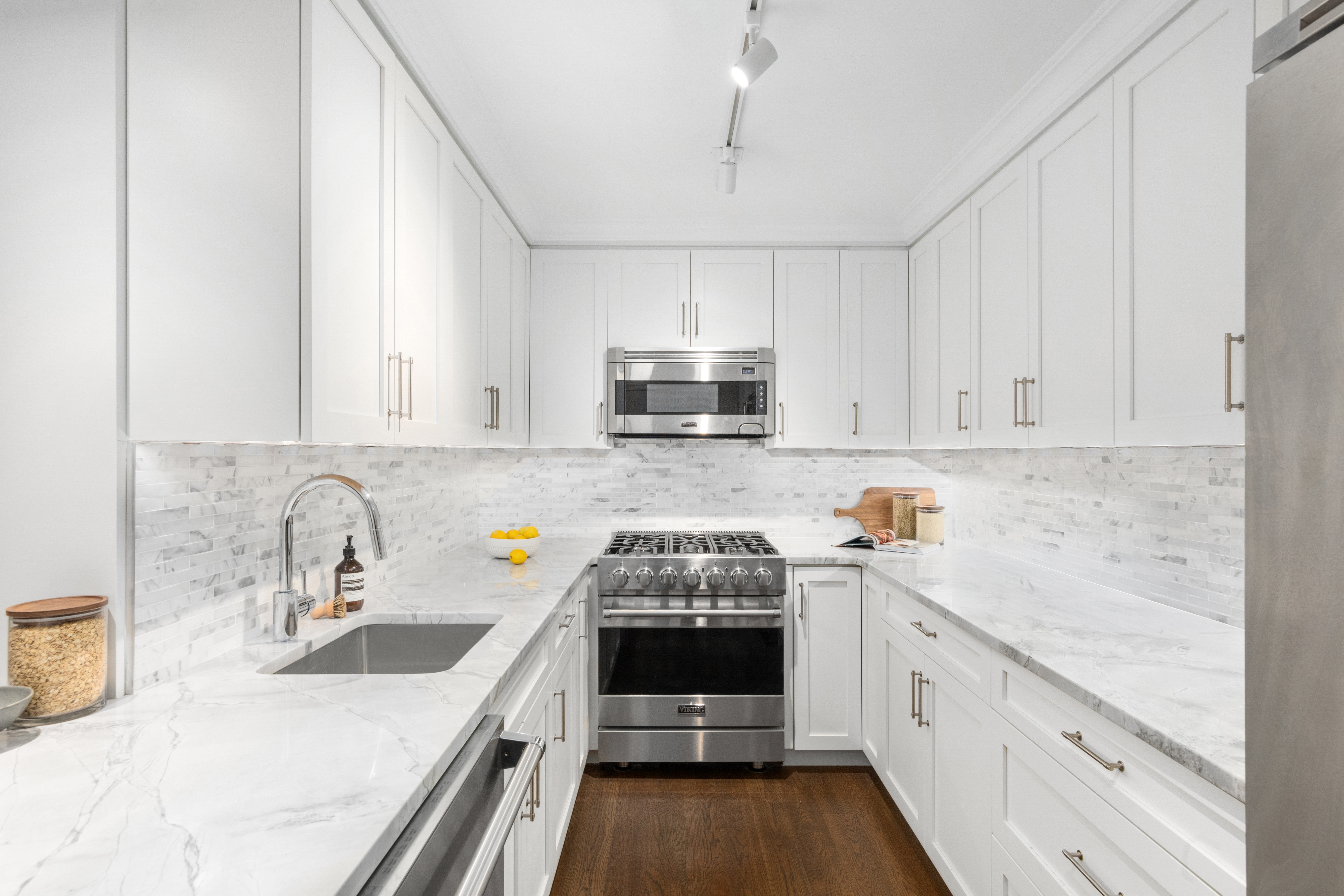 625 Main Street, Unit 733 Manhattan, NY 10044 - Photo 1 of 14