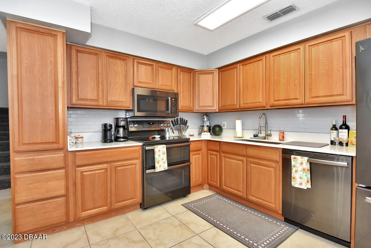 910 Big Tree Road, Unit 1101 South Daytona, FL 32119 - Photo 6 of 20 001 (63)