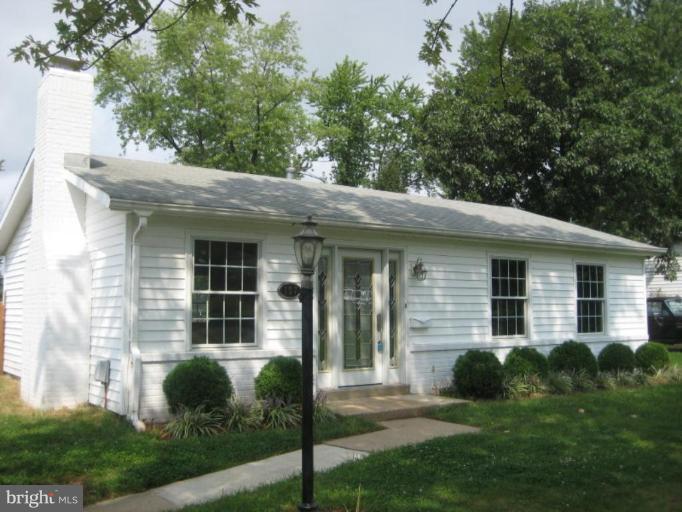 107 North Sycamore Road Sterling, VA 20164 - Photo 1 of 10 Main