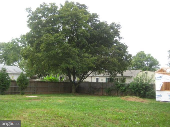 107 North Sycamore Road Sterling, VA 20164 - Photo 2 of 10 Back Yard