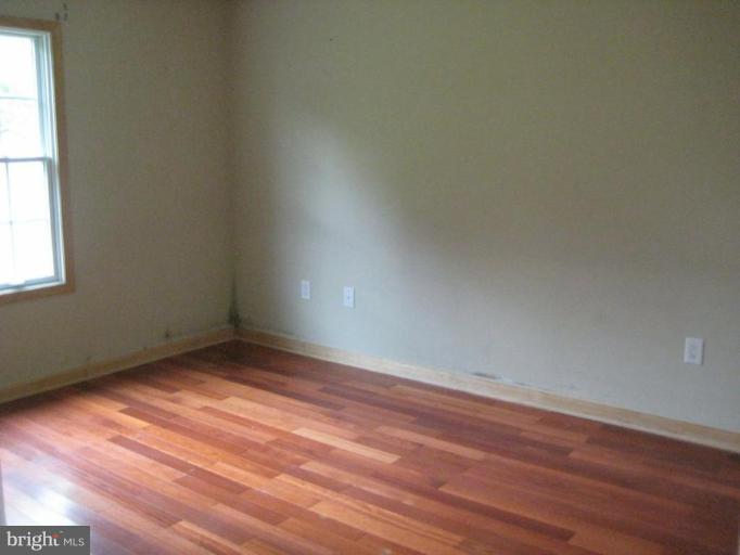 107 North Sycamore Road Sterling, VA 20164 - Photo 7 of 10 Bedroom 1