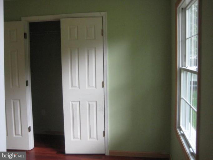 107 North Sycamore Road Sterling, VA 20164 - Photo 8 of 10 Bedrom 2