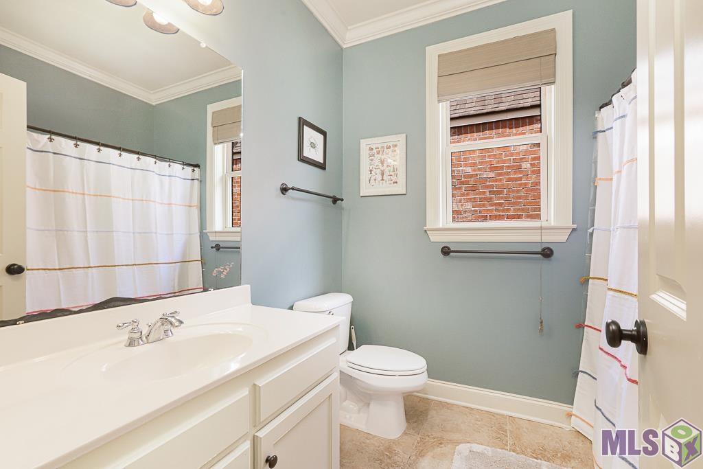 10522 Springtree Avenue Baton Rouge, LA 70810 - Photo 22 of 42 Bathroom