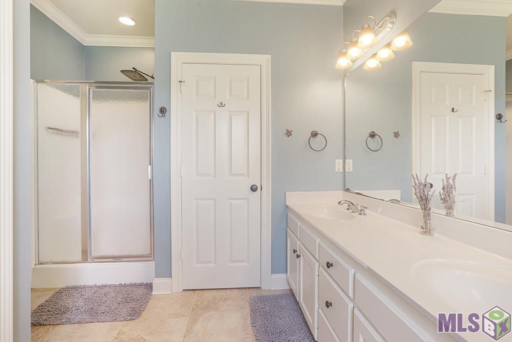 10522 Springtree Avenue Baton Rouge, LA 70810 - Photo 23 of 42 Primary Shower