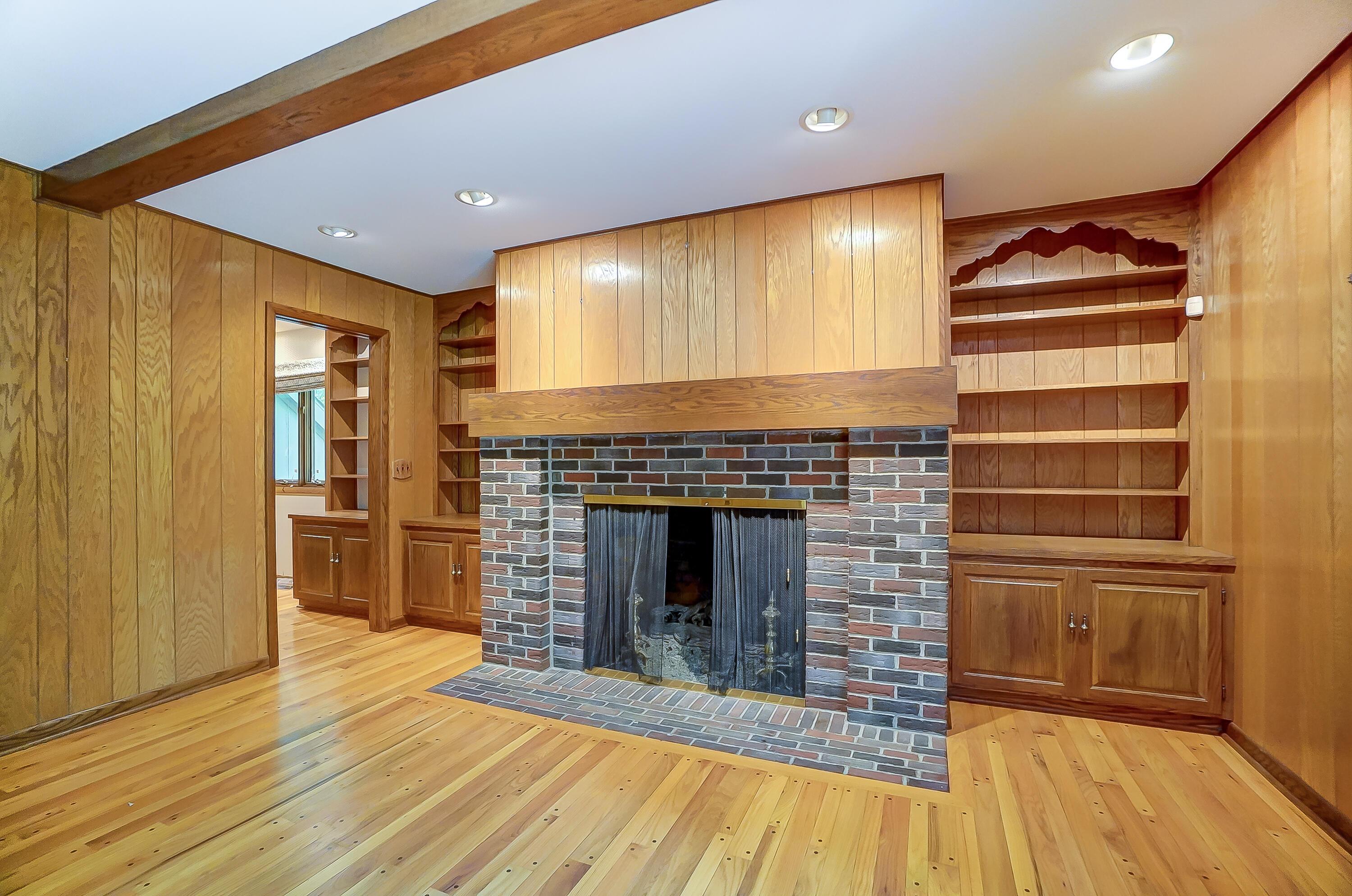 1560 Carriage Road Powell, OH 43065 - Photo 12 of 64 Family Room Fireplace