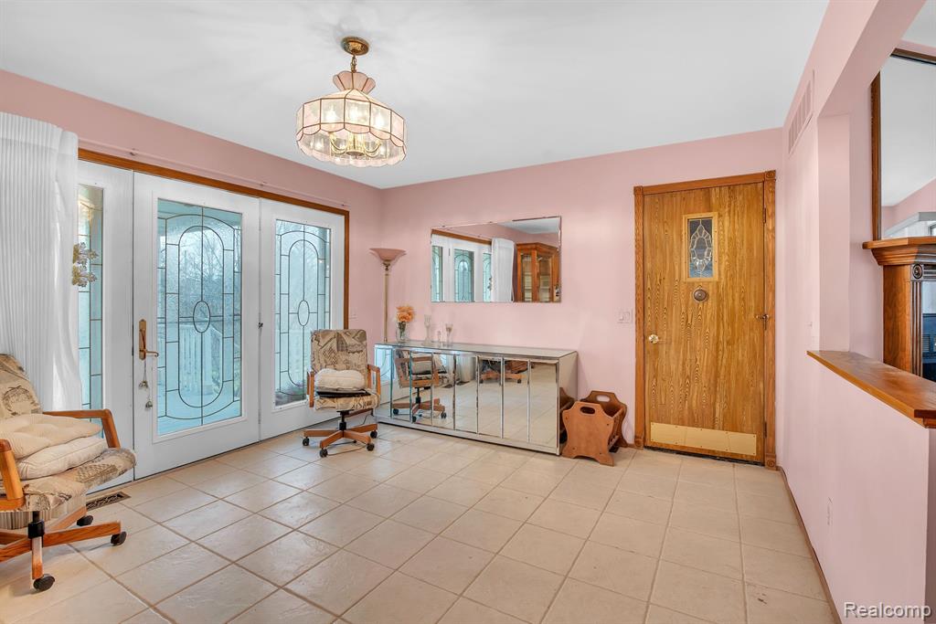 4475 County Line Road Ortonville, MI 48462 - Photo 5 of 20