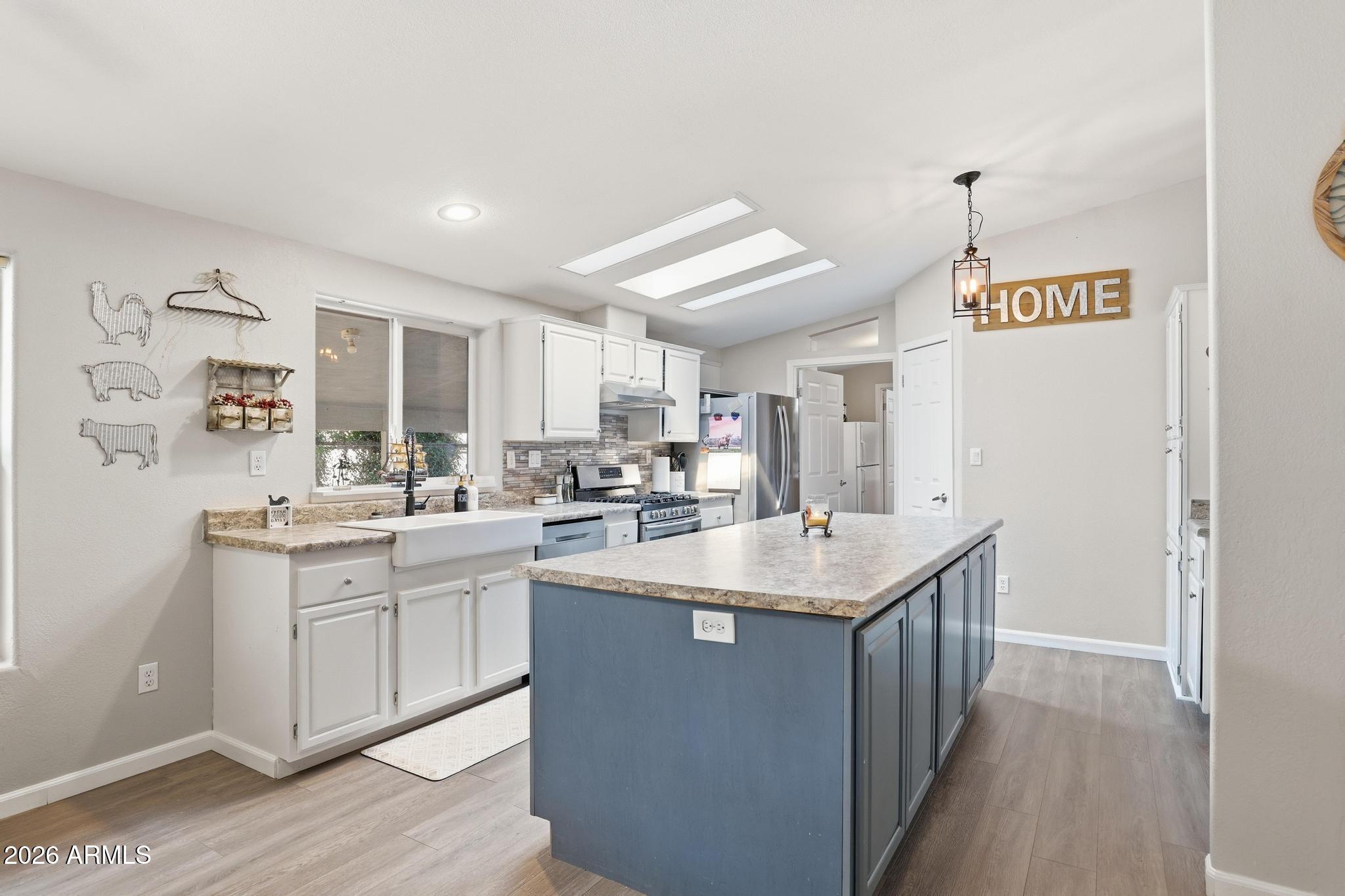191 Cornerstone Way Payson, AZ 85541 - Photo 8 of 37 a kitchen with a sink and white cabinets