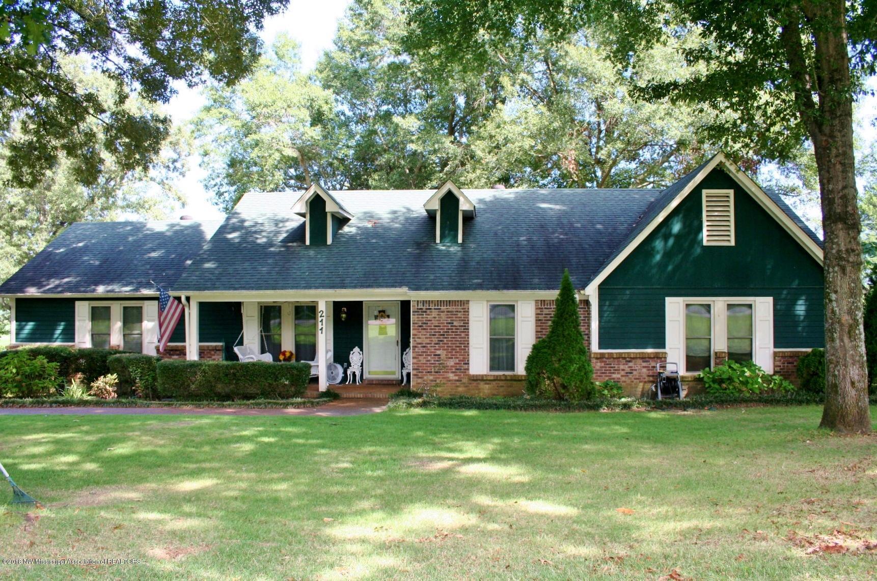 211 Gwen Road Senatobia, MS 38668 - Photo 1 of 34 IMG_7402