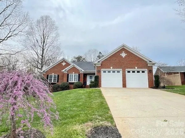 $525,000 | 4945 Brookridge Drive Northeast, Hickory, NC 28601