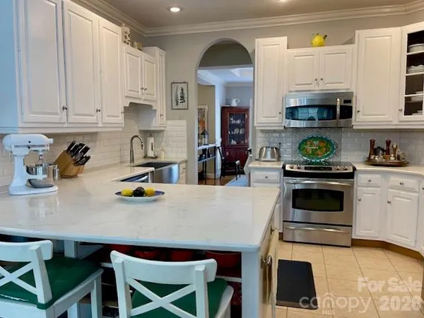 $525,000 | 4945 Brookridge Drive Northeast, Hickory, NC 28601