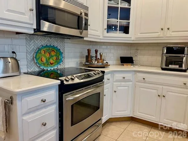 $525,000 | 4945 Brookridge Drive Northeast, Hickory, NC 28601