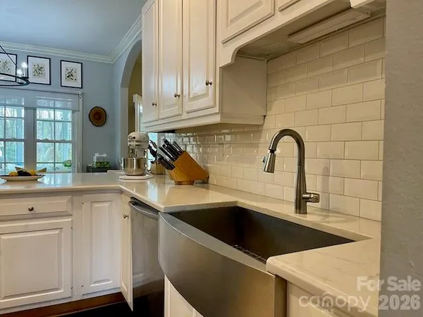 $525,000 | 4945 Brookridge Drive Northeast, Hickory, NC 28601