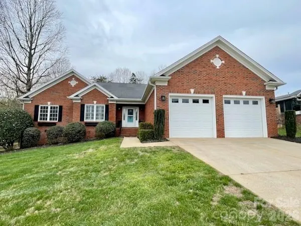 $525,000 | 4945 Brookridge Drive Northeast, Hickory, NC 28601