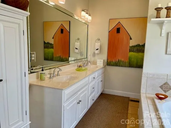 $525,000 | 4945 Brookridge Drive Northeast, Hickory, NC 28601