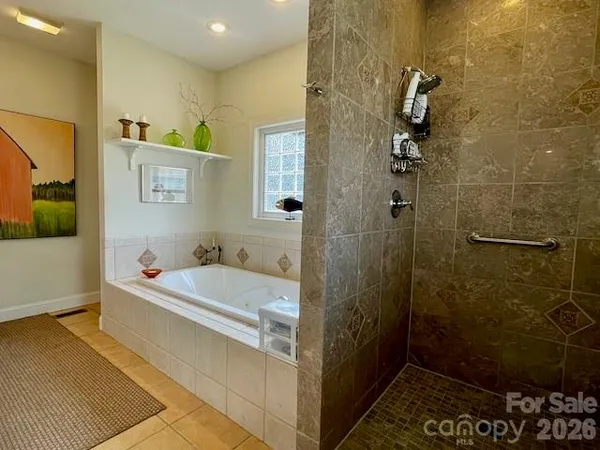 $525,000 | 4945 Brookridge Drive Northeast, Hickory, NC 28601