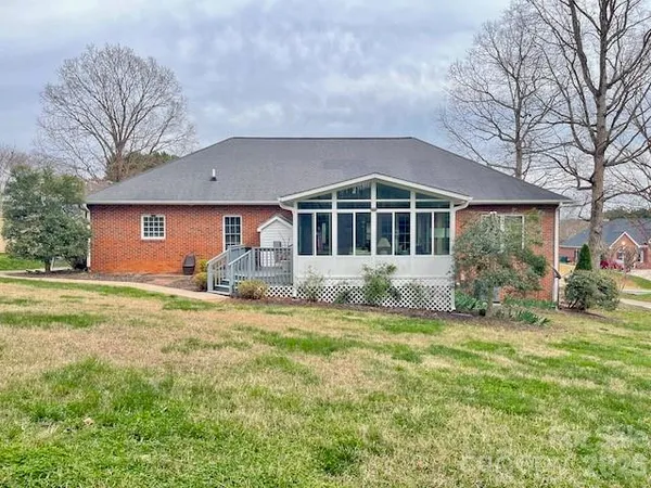 $525,000 | 4945 Brookridge Drive Northeast, Hickory, NC 28601