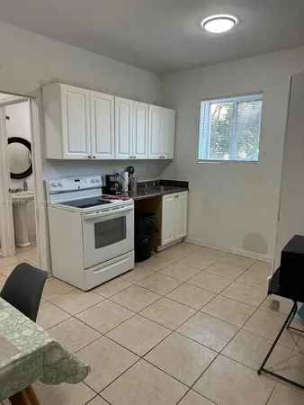 $1,750 | 1021 Northwest 3rd Street, Unit 201, Miami, FL 33128