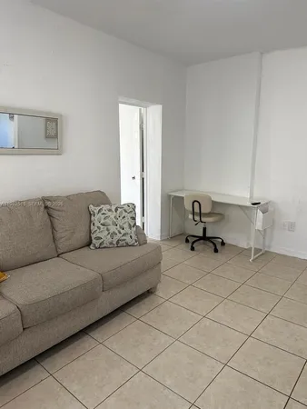 $1,750 | 1021 Northwest 3rd Street, Unit 201, Miami, FL 33128