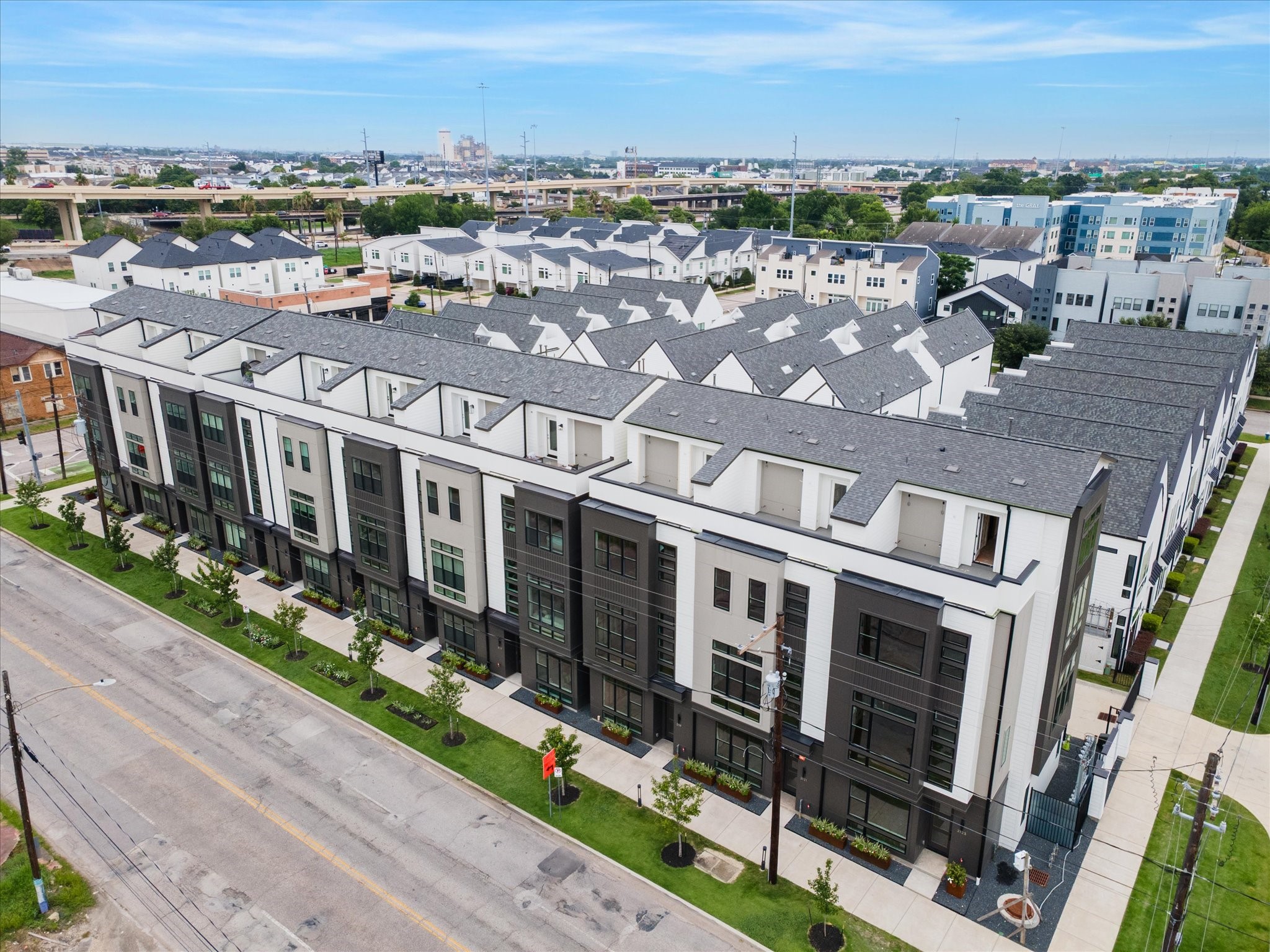 2113 Emancipation Avenue Houston, TX 77003 - Photo 2 of 50