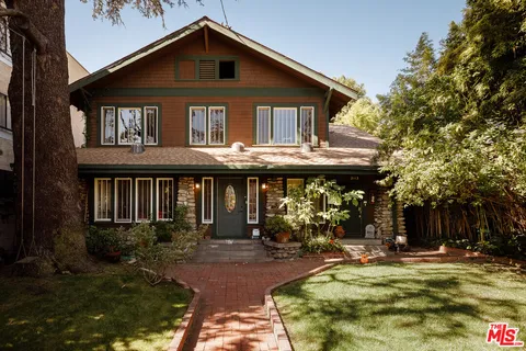 $2,695,000 | 2111 North Beachwood Drive, Los Angeles, CA 90068