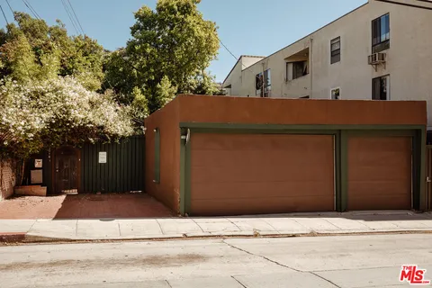 $2,695,000 | 2111 North Beachwood Drive, Los Angeles, CA 90068