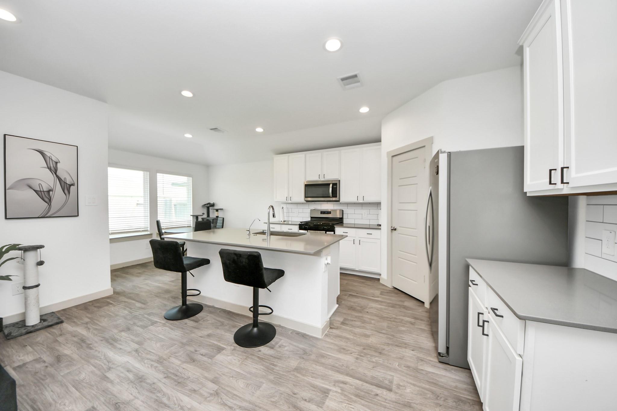 7706 Caspian Rnch Drive Rosharon, TX 77583 - Photo 3 of 18 Spacious Kitchen with Refrigerator included