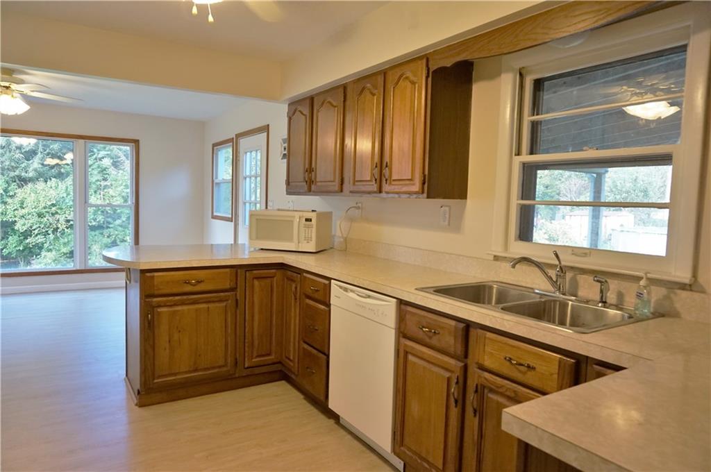 1304 South Main Street Butler, PA 16001 - Photo 11 of 25 Dishwasher equipped!